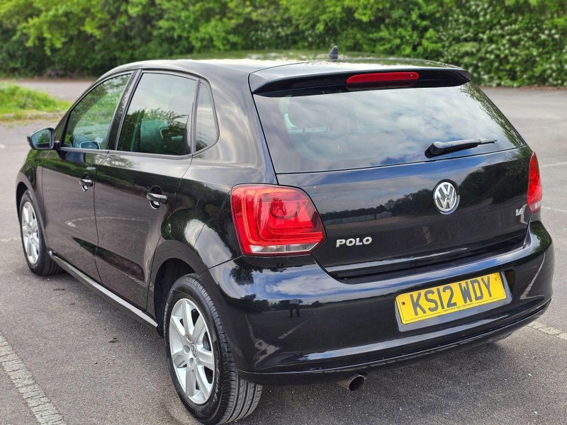 VOLKSWAGEN POLO