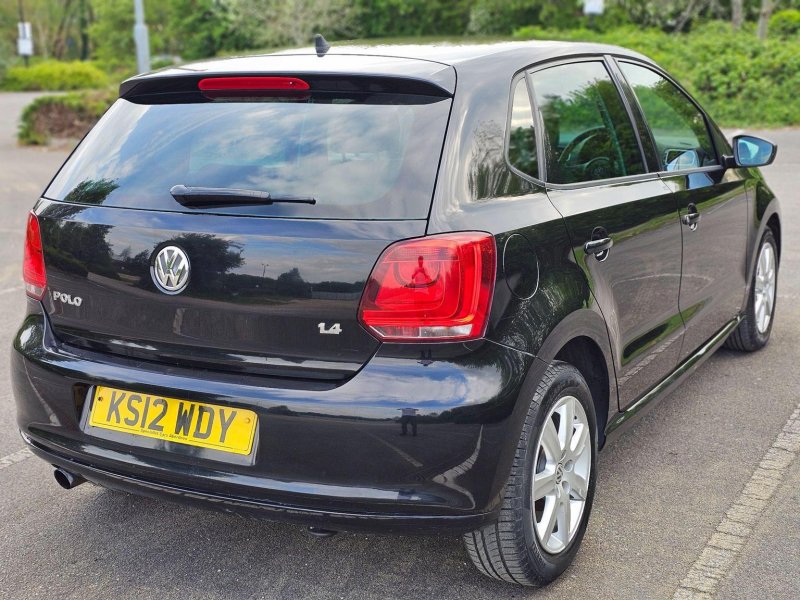 VOLKSWAGEN POLO