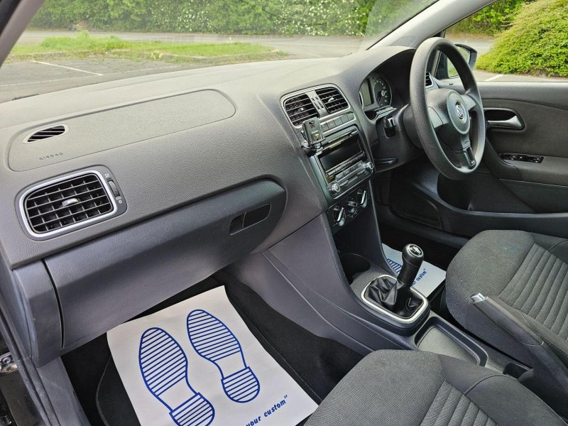 VOLKSWAGEN POLO