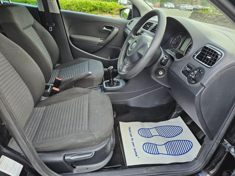VOLKSWAGEN POLO
