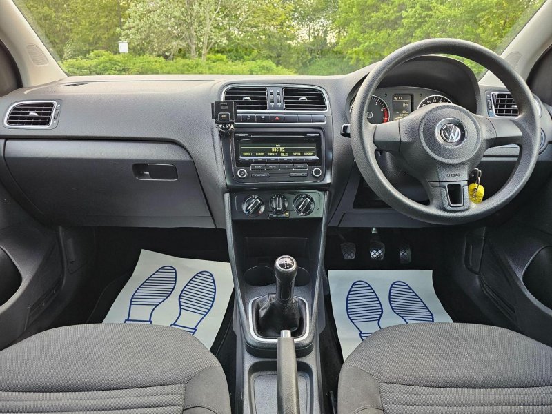 VOLKSWAGEN POLO